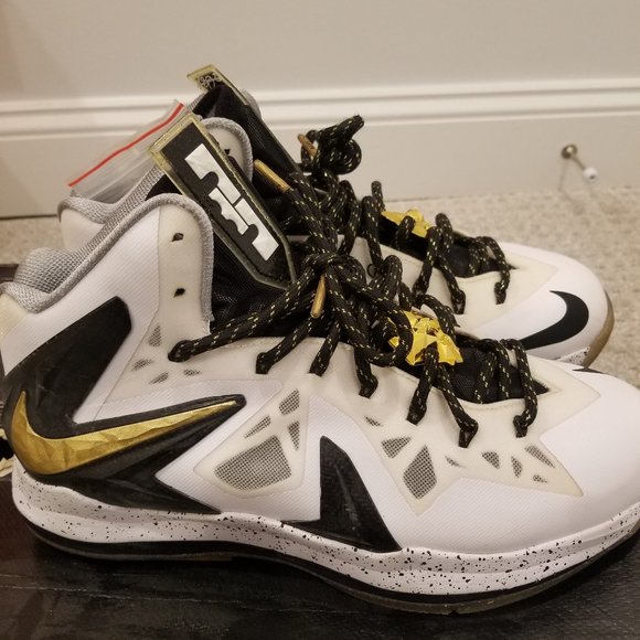Athletic_Shoes